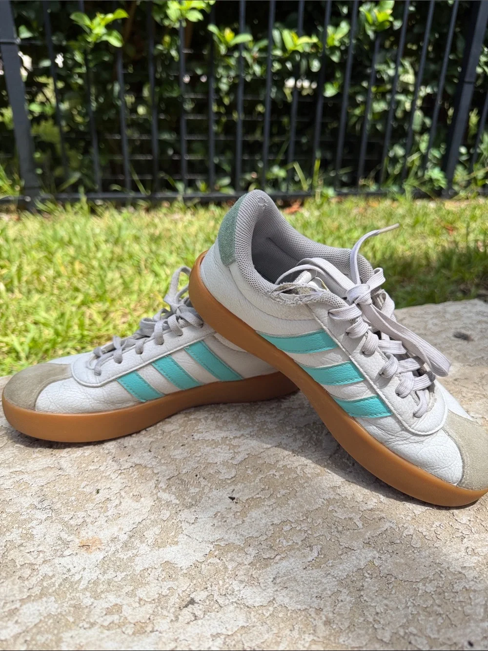 adidas White Sneakers with Mint Stripes and Gum Sole $25 big kids 3 1/2